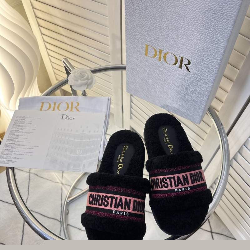 ch**an D*or slippers